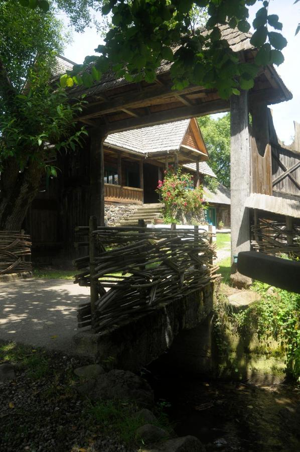 The Village Pension Breb Екстериор снимка